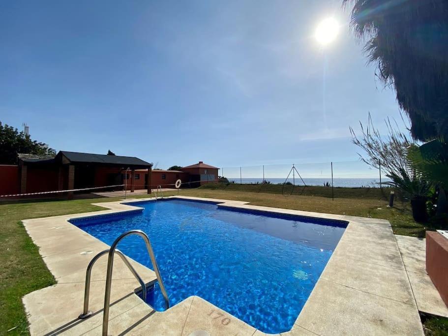 Exclusive Beachfront Penthouse Almayate Alto Bagian luar foto