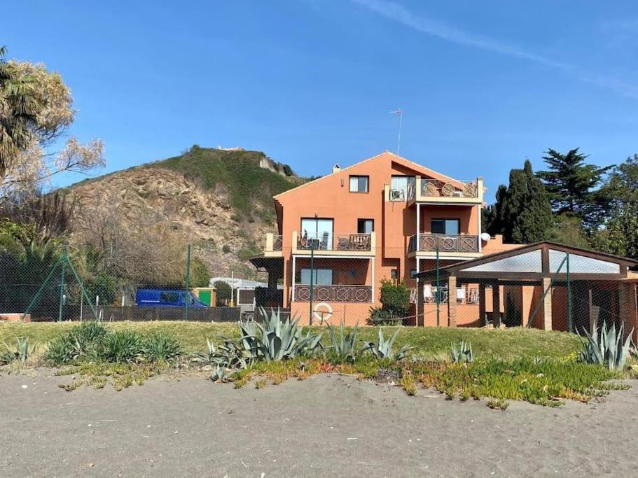 Exclusive Beachfront Penthouse Almayate Alto Bagian luar foto