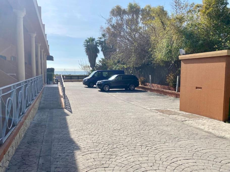 Exclusive Beachfront Penthouse Almayate Alto Bagian luar foto